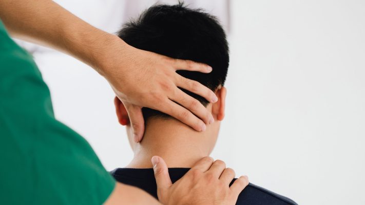 xoa bóp giảm đau cổ vai gáy tại nhà